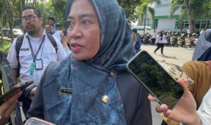 Plh Dispora Kaltim, Sri Wartini saat diwawancara usai upacara hari sumpah pemuda