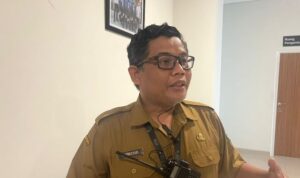 Rusmulyadi saat diwawancara awak media di kantor Dispora Kaltim