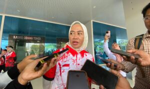 Sri Wartini saat diwawancara media