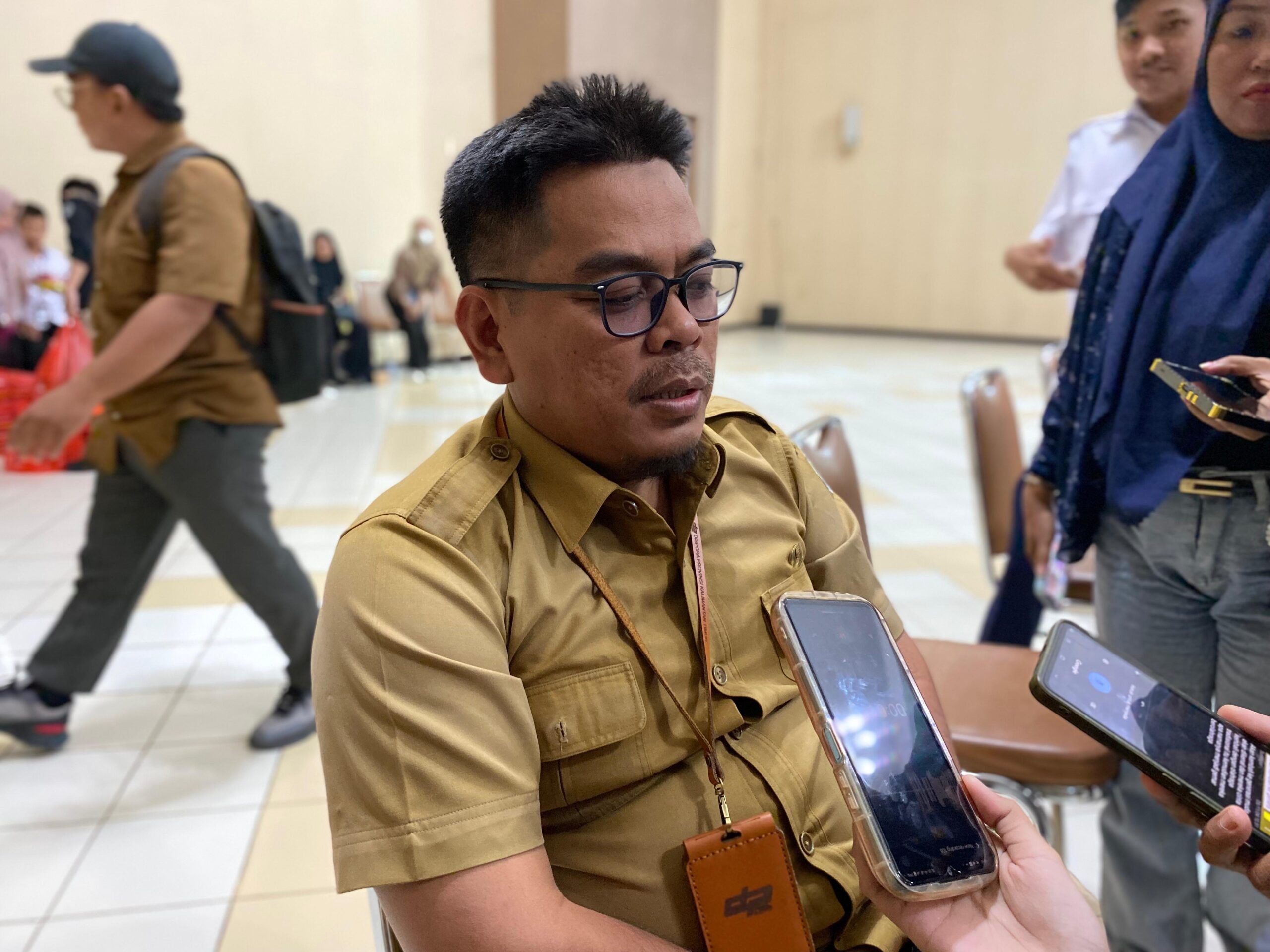 Sulaiman saat diwawancara awak media