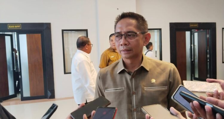 Anggota Komisi II DPRD Kalimantan Timur, Firnadi Ikhsan, Saat diwawancarai oleh awak media.