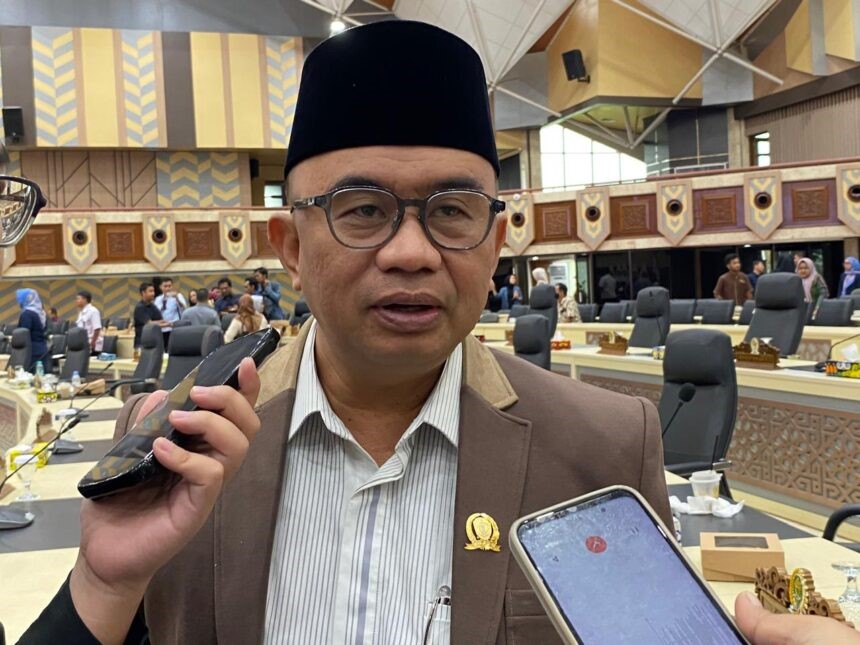 Anggota Komisi IV DPRD Kalimantan Timur, Fadly Himawan saat diwawancara awak media