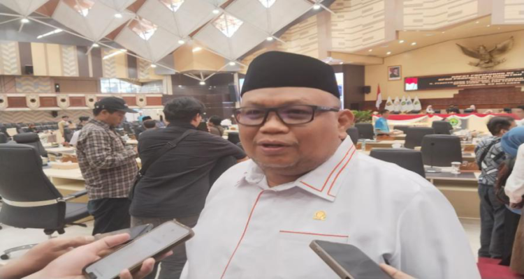 wakil ketua Bapemperda DPRD Kaltim, gusriansyah Ridwan Saat di wawancara