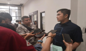 Wakil Ketua Komisi IV DPRD Kaltim, Andi Satya Adi Saputra saat diwawancarai awak media.