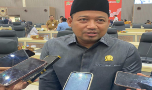 Anggota Komisi lV DPRD Kaltim, Fuad Fakhruddin Saat diwawancara Awak media.