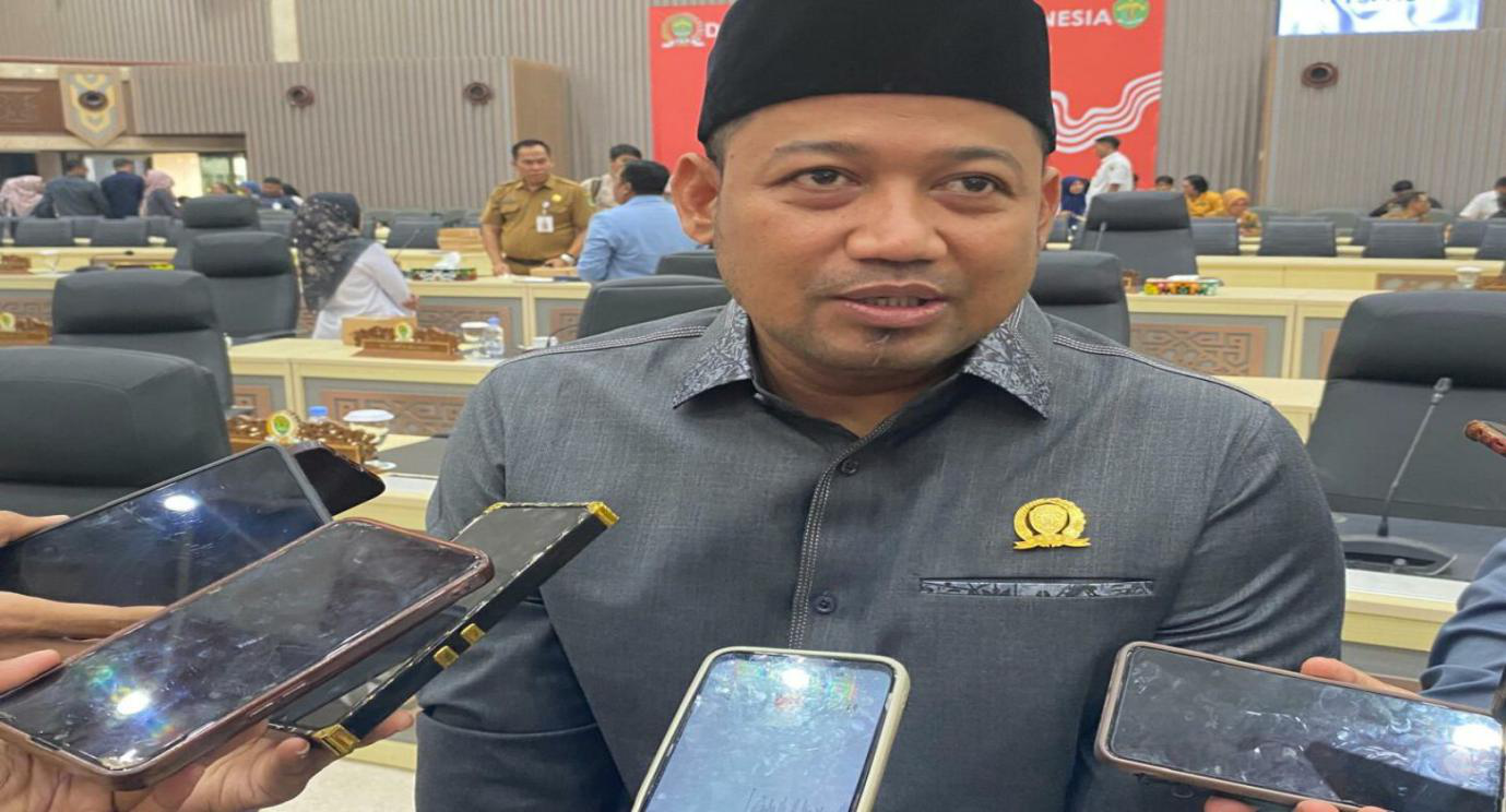 Anggota Komisi lV DPRD Kaltim, Fuad Fakhruddin Saat diwawancara Awak media.
