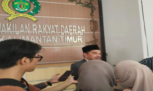 Ketua DPRD Kaltim, Hasanuddin Mas’ud saat di wawancara.