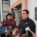 anggota Komisi lll DPRD Kaltim, Abdurrahman KA (foto waktu diwawancara DPRD Kaltim )
