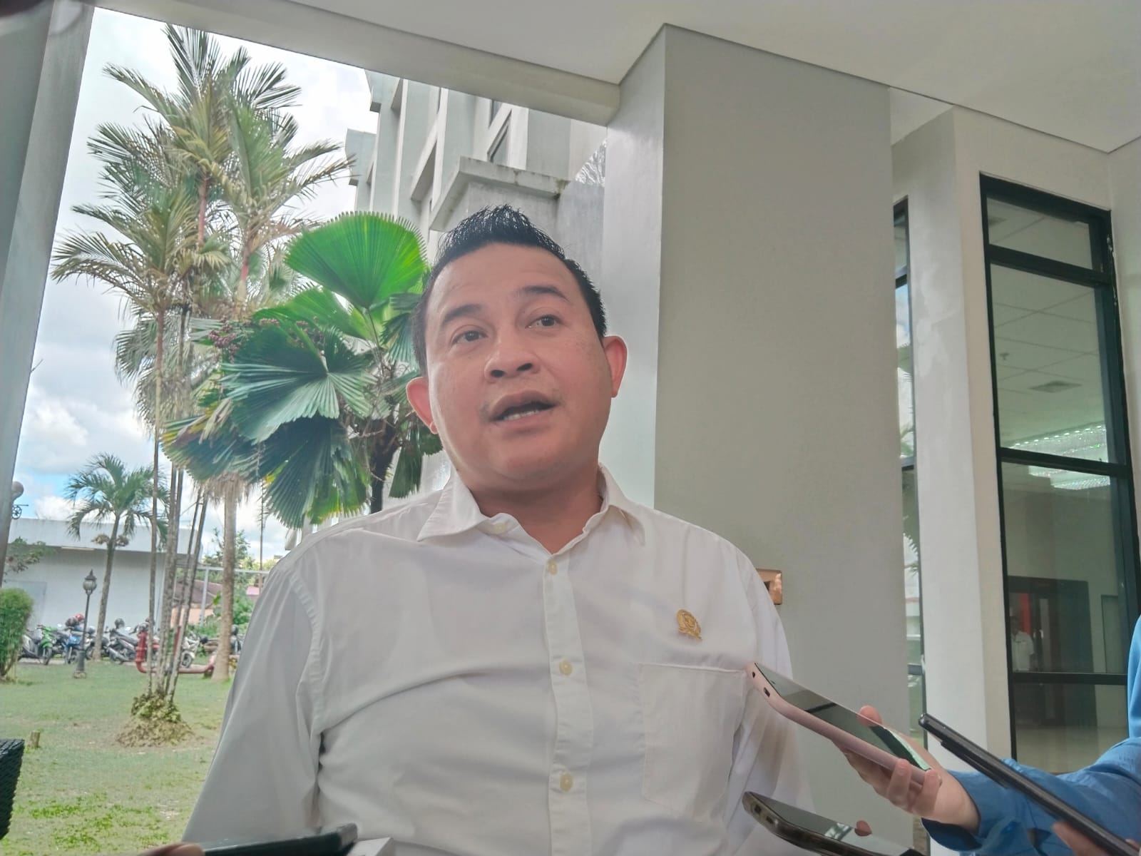 Wakil Ketua Komisi II DPRD Kalimantan Timur  Sapto Setyo Pramono saat diwawancara awak media