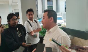 Wakil Ketua Komisi ll, Sapto Setyo Pramono, saat di wawancara awak media.