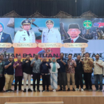 Dispora Kaltim saat bagikan bantuan alat kepada 13 cabor