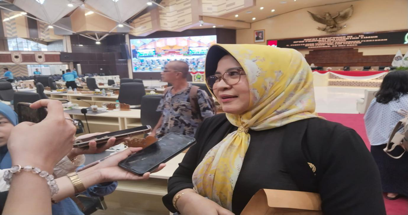 Anggota DPRD Provinsi Kalimantan Timur, Syarifatul Syadiah saat di wawancara awak media.