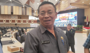 Anggota Komisi III DPRD Kaltim, Jahidin saat di wawancarai awak media.