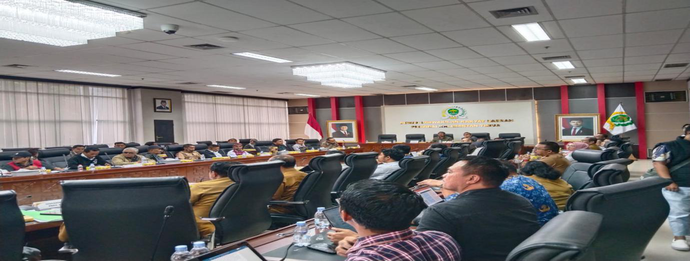 Wakil Ketua Komisi ll DPRD Kaltim, Sapto Setyo Pramono, berharap bahwa dialog dan musyawarah tetap menjadi pilihan utama, (foto waktu berjalannya rapat tersebut)