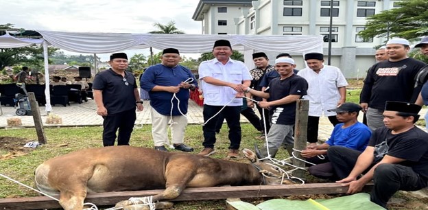 Sekretariat Dewan Perwakilan Rakyat Daerah (DPRD) Provinsi Kalimantan Timur (Kaltim) menggelar Salat Ied dan penyembelihan hewan kurban dalam rangka memperingati Hari Raya Idul Adha 1446 Hijriyah tahun 2025.