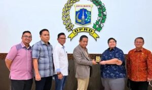 Rombongan DPRD Kaltim yang dipimpin Wakil Ketua DPRD Kaltim, Ananda Emira Moeis didampingi anggota DPRD Kaltim, Sigit Wibowo, Hartono Basuki, Nurhadi Saputra, dan Muhammad Husni Fahruddin.