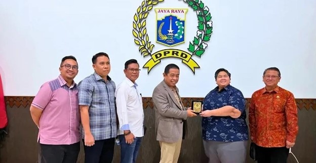 Rombongan DPRD Kaltim yang dipimpin Wakil Ketua DPRD Kaltim, Ananda Emira Moeis didampingi anggota DPRD Kaltim, Sigit Wibowo, Hartono Basuki, Nurhadi Saputra, dan Muhammad Husni Fahruddin.
