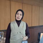 Wakil Ketua DPRD Kaltim, Yenni Eviliana, saat diwawancarai usai memimpin Rapat Paripurna Ke-48.