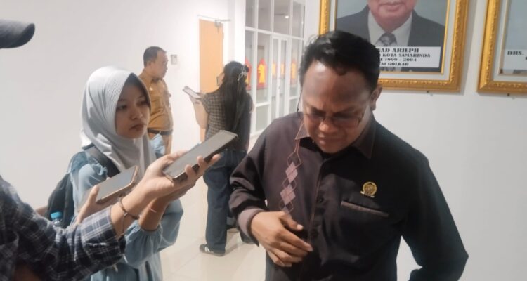Samri Saputra menjelaskan pentingnya pengaturan ruang milik jalan dan perizinan reklame guna menciptakan tata kota yang tertib serta mendukung pendapatan daerah.
