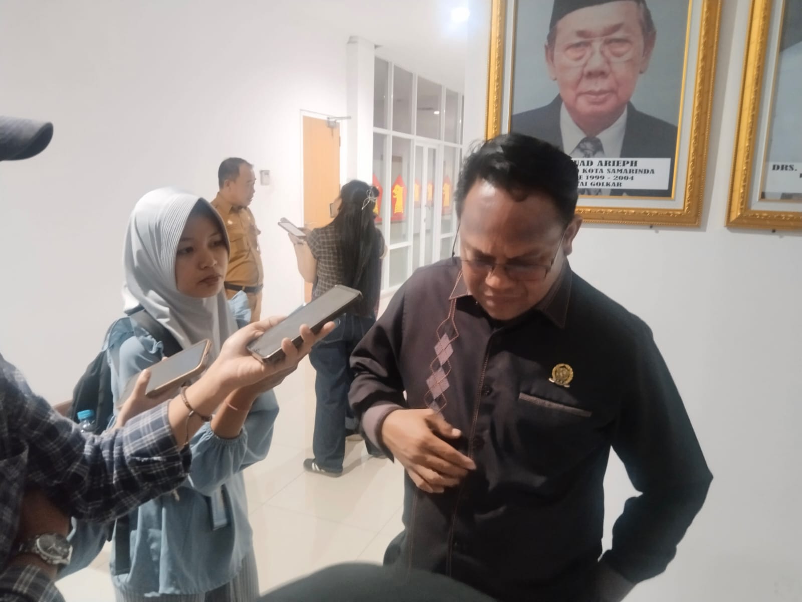 Samri Saputra menjelaskan pentingnya pengaturan ruang milik jalan dan perizinan reklame guna menciptakan tata kota yang tertib serta mendukung pendapatan daerah.