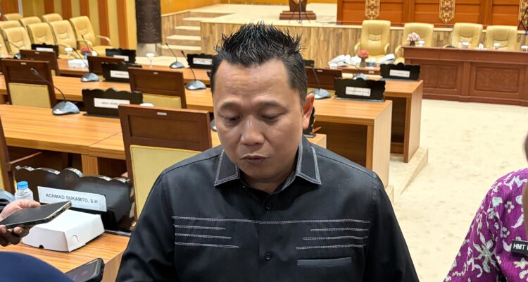DENI HAKIM 10 Anggota Komisi III DPRD Samarinda, Deni Hakim Anwar.