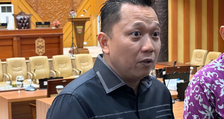 DENI HAKIM 11 Anggota Komisi III DPRD Samarinda, Deni Hakim Anwar.