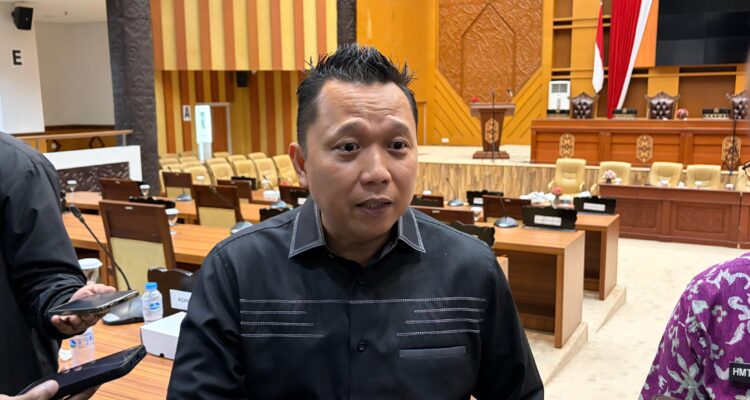 DENI HAKIM 3 Anggota Komisi III DPRD Samarinda, Deni Hakim Anwar.