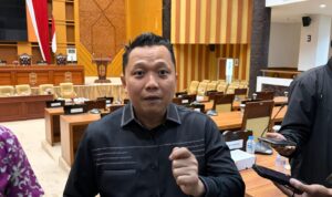 DENI HAKIM 3 Anggota Komisi III DPRD Samarinda, Deni Hakim Anwar.