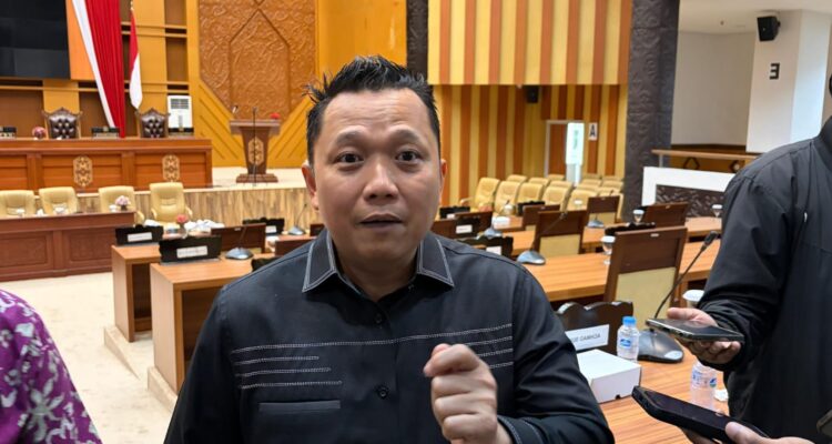 DENI HAKIM 3 Anggota Komisi III DPRD Samarinda, Deni Hakim Anwar.