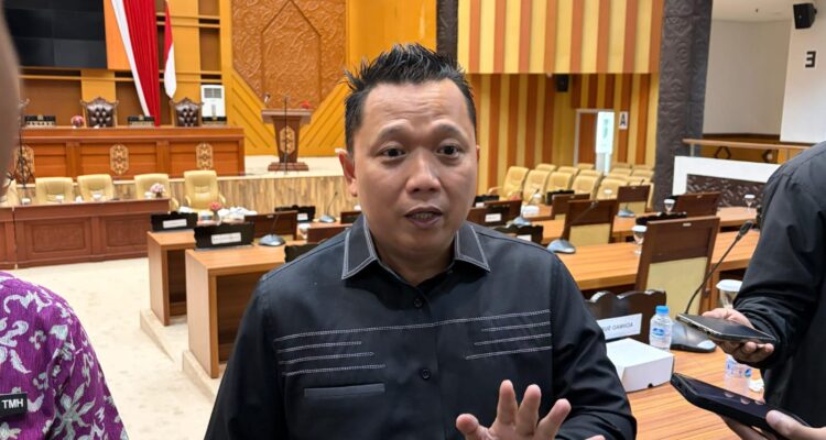 DENI HAKIM 4 Anggota Komisi III DPRD Kota Samarinda, Deni Hakim Anwar.