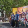Bupati Kukar, Aulia Rahman Basri didampingi oleh sang istri Andi Deezca Pravidhia Aulia, saat mengikuti rangkaian Kegiatan Erau Adat Kutai, Kamis (24/9/2026).
