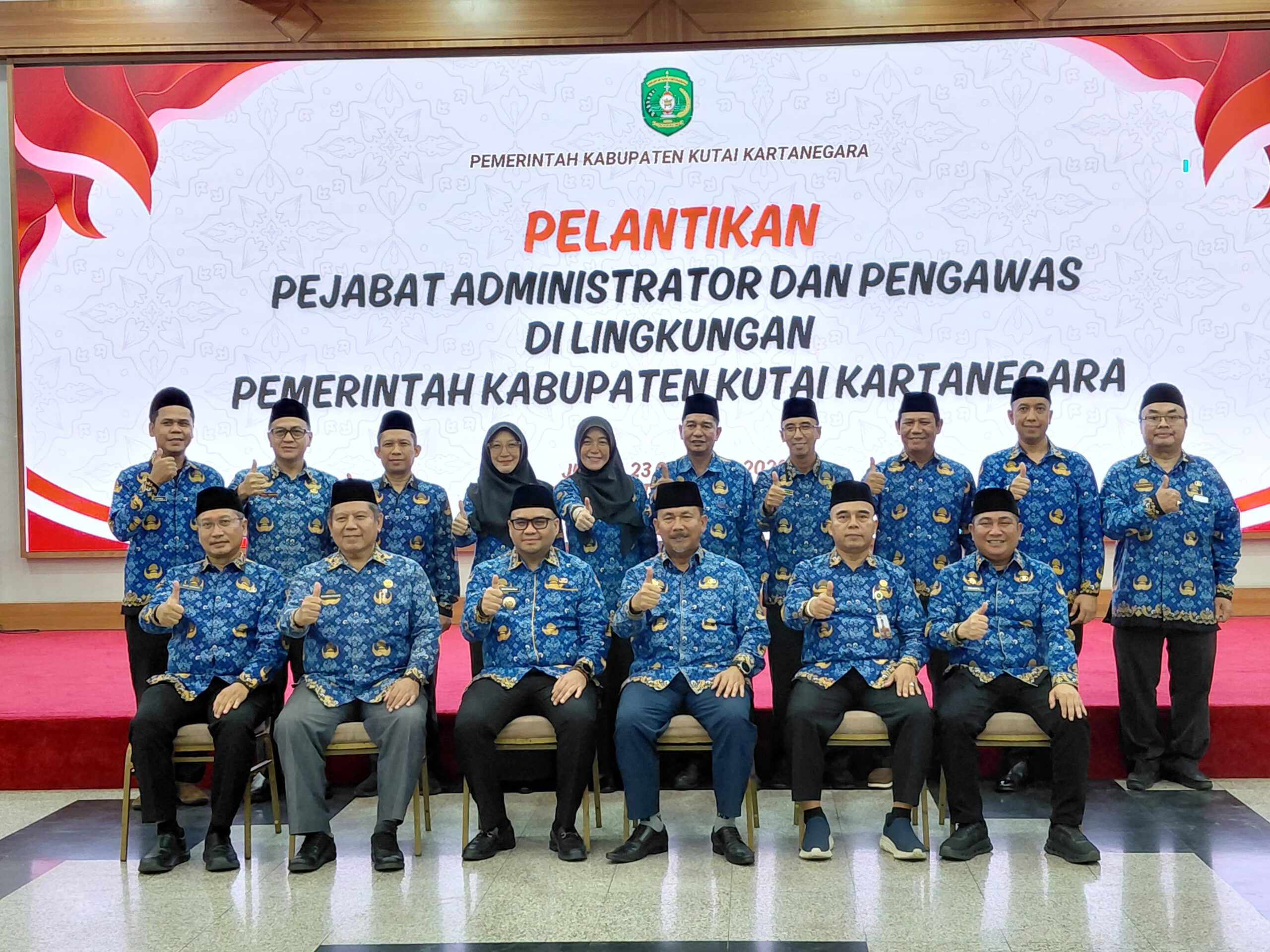 Pelantikan Pejabat Administrator dan Pengawas Di Lingkungan Pemerintah Kutai Kartengara