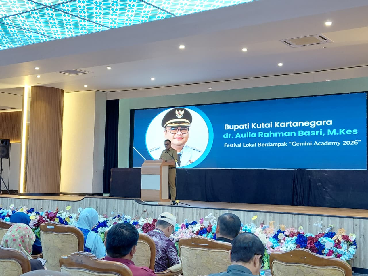 Bupati Kukar, Aulia Rahman Basri, menghadiri Pembukaan Festival Lokal Gemini Academy Impact awards 2026, Bertempat di Gedung Putri Karang Melenu (PKM),Tenggarong Seberang, Selasa (27/10/2026).