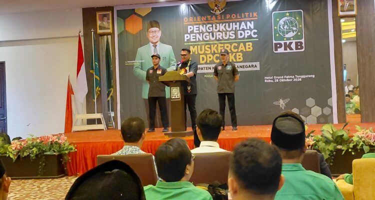 Bupati Kukar Aulia Rahman Basri saat memberikan sambutan