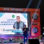 Bupati Kukar, Aulia Rahman Basri, saan menyampaikan sambutan pada kegiatan Launching Aplikasi KukarGo & Peresmian Arbizz Space dalam rangka Memperingati Hari Koperasi Nasional yang ke-79 dan hari UMKM Nasional ke-10 bertempat di Panggung Arbizz Space Tenggarong Sabtu, (3/10/2026)