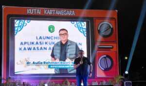 WhatsApp Image 2026-10-04 at 21.42.50 Bupati Kukar, Aulia Rahman Basri, saan menyampaikan sambutan pada kegiatan Launching Aplikasi KukarGo & Peresmian Arbizz Space dalam rangka Memperingati Hari Koperasi Nasional yang ke-79 dan hari UMKM Nasional ke-10 bertempat di Panggung Arbizz Space Tenggarong Sabtu, (3/10/2026)