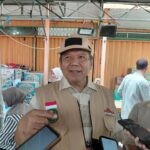 Wawancara Kepala Dinas Kependudukan dan Pencatatan Sipil (Disdukcapil) Kabupaten Kutai Kartanegara (Kukar), Muhamad Iryanto, saat kegiatan Monitoring lokasi kebakaran dan silaturahmi serta penyerahan bantuan kepada korban kebakaran di Gang Karya Jalan Kartini Kelurahan Melayu, Tenggarong Minggu (18/10/2026).
