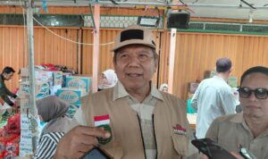 Wawancara Kepala Dinas Kependudukan dan Pencatatan Sipil (Disdukcapil) Kabupaten Kutai Kartanegara (Kukar), Muhamad Iryanto, saat kegiatan Monitoring lokasi kebakaran dan silaturahmi serta penyerahan bantuan kepada korban kebakaran di Gang Karya Jalan Kartini Kelurahan Melayu, Tenggarong Minggu (18/10/2026).